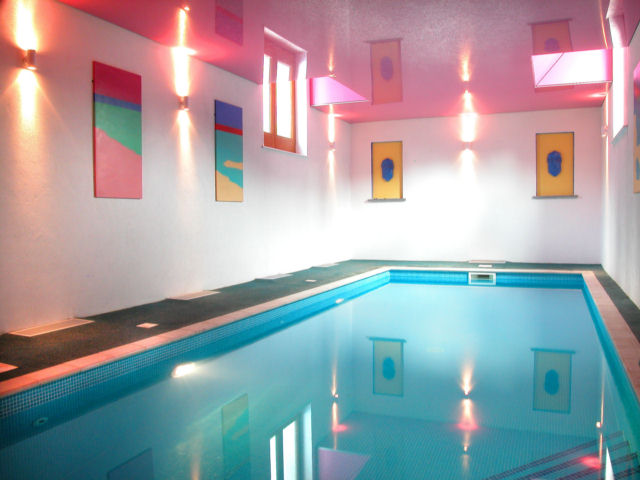 L6 Enjoy the heated indoor swimming pool