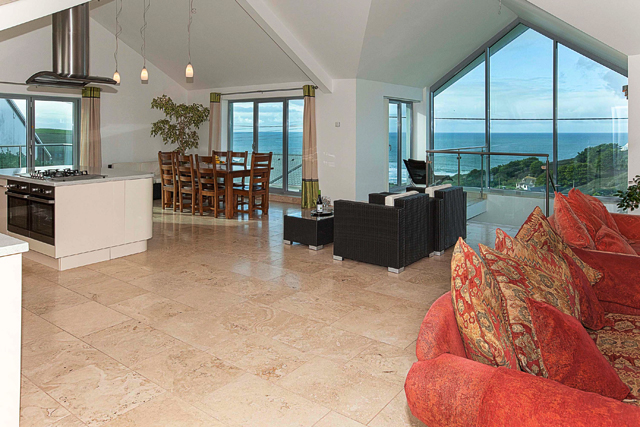 Q10 - spacious living/dining/kitchen area